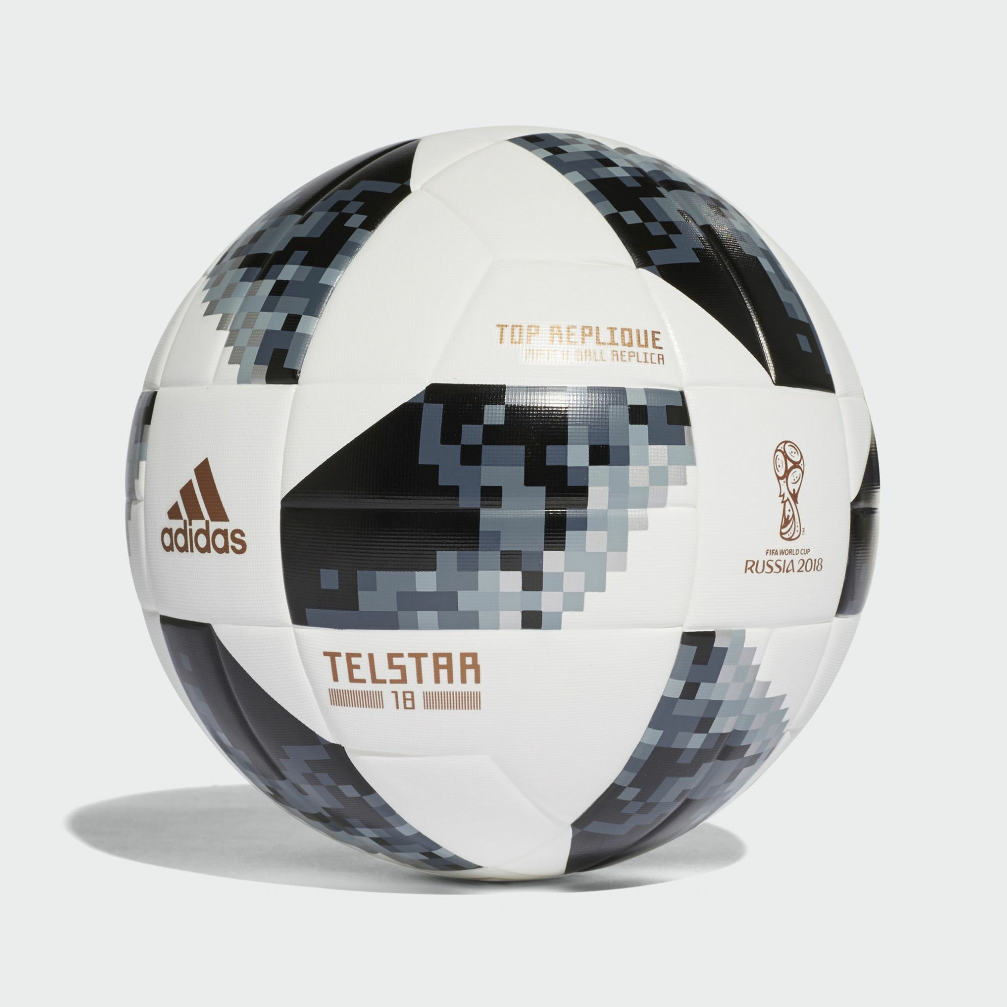 футбольный мяч adidas